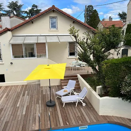 A La Maison
