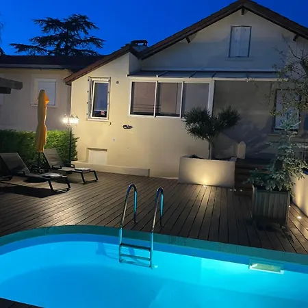 A La Maison